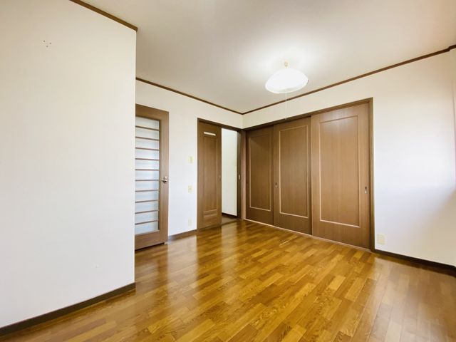 7DK Family Home for Sale in Shijonawate, Osaka - Thumbnail 4
