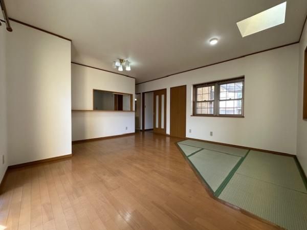3LDK Detached House for Sale in Hirakata, Osaka - 94.64 sqm - Thumbnail 3
