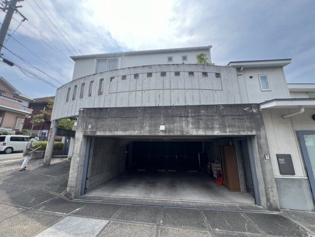 6LDK SRC House for Sale in Wakayama City with Large Garden - Thumbnail 2