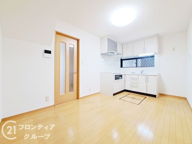 Renovated 3DK House Near Yato Station, Higashiosaka - Thumbnail 2