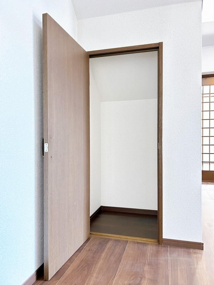 Refurbished 6SLDK House in Himeji with 2-Year Warranty - Thumbnail 3