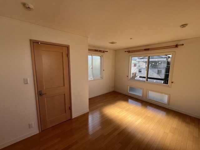 4LDK Detached House for Sale near Shimo Station, Moriguchi - Thumbnail 3