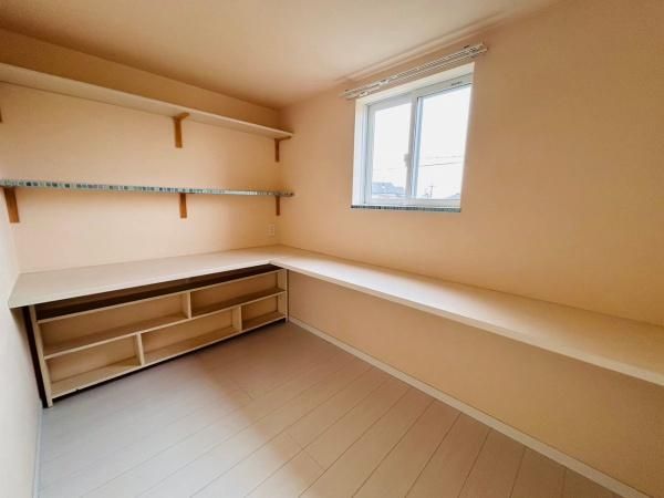 Modern 4LDK House in Hannan, Osaka - Vacant & Move-in Ready - Thumbnail 4