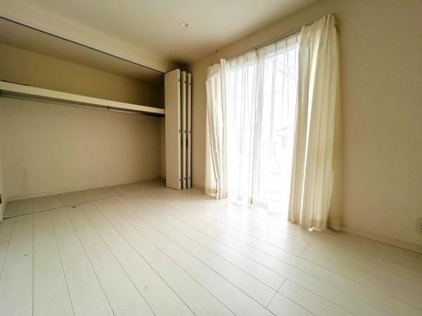 Modern 4LDK House in Hannan, Osaka - Vacant & Move-in Ready - Thumbnail 3