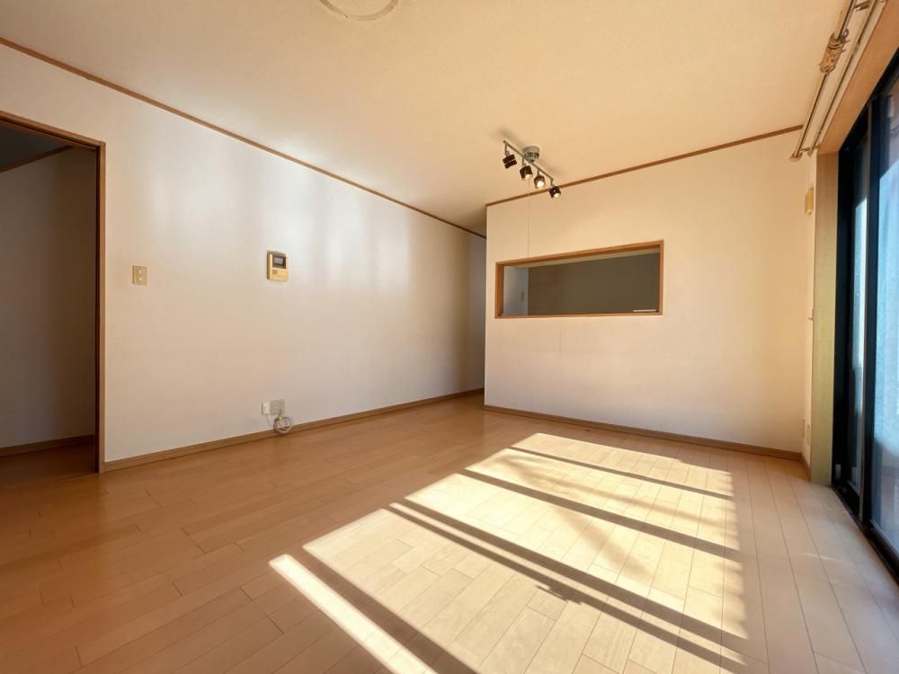 Renovated 4LDK House with Parking for 3 in Kobe's Mizutani - Thumbnail 3