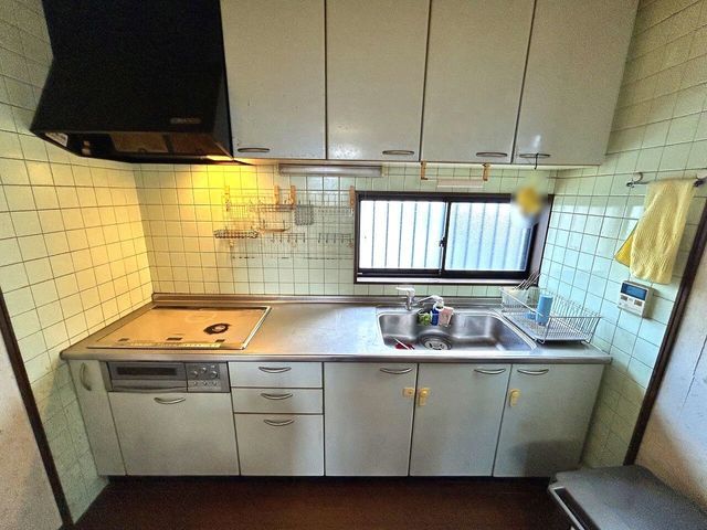3LDK Detached House Near Neyagawa Koen Station, Osaka - Thumbnail 2
