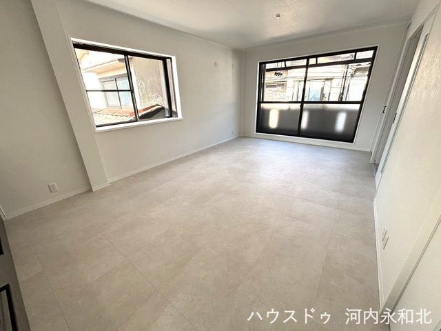 4LDK Steel-Frame House with Attic & Garage in Higashiosaka - Thumbnail 4