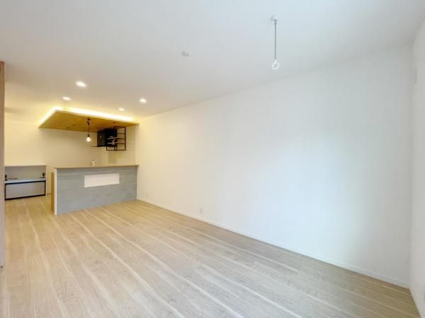 Renovated 2LDK House for Sale in Matsubara, Osaka - Thumbnail 3