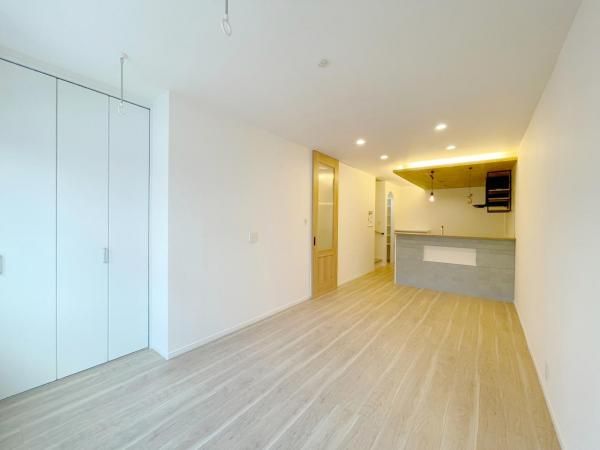 Renovated 2LDK House for Sale in Matsubara, Osaka - Thumbnail 2