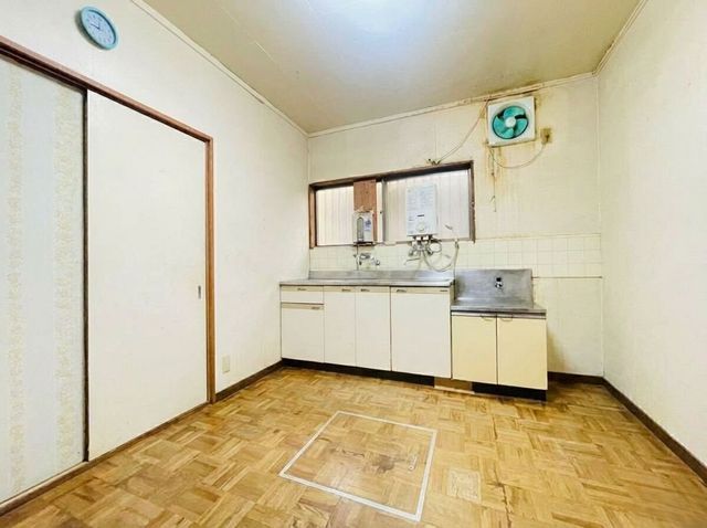 3LDK Detached House for Sale in Nishinari, Osaka - 8 Min Walk to Station - Thumbnail 3