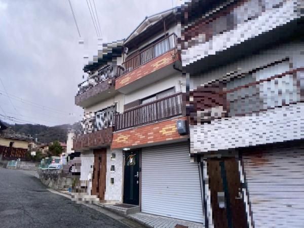 1985 4DK Detached House for Sale in Higashi-Osaka, Osaka - Thumbnail 2