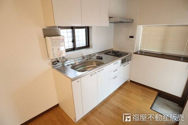 Renovated 2LDK House for Sale in Kobe's Higashinada Ward - Thumbnail 4