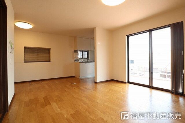 Renovated 2LDK House for Sale in Kobe's Higashinada Ward - Thumbnail 3