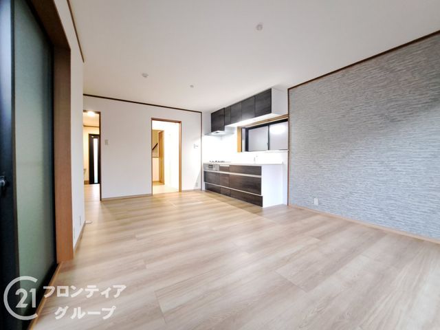 4LDK Renovated House in Kobe Nishi Ward | Near Nishi-Akashi Station - Thumbnail 3