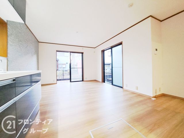 4LDK Renovated House in Kobe Nishi Ward | Near Nishi-Akashi Station - Thumbnail 2