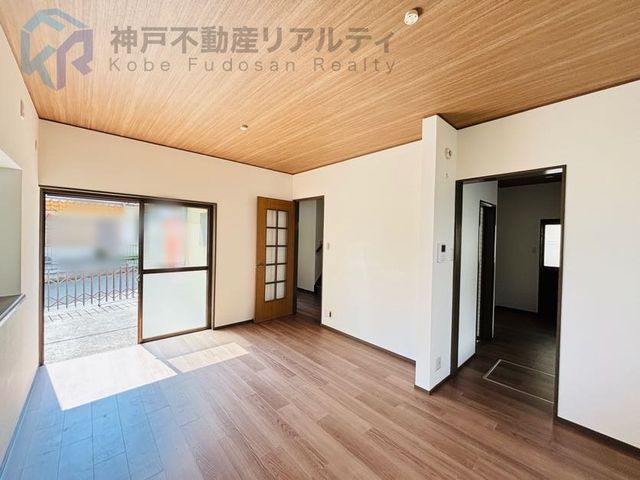 Renovated 4LDK House in Kobe Otsukadai, Near Schools & Station - Thumbnail 2