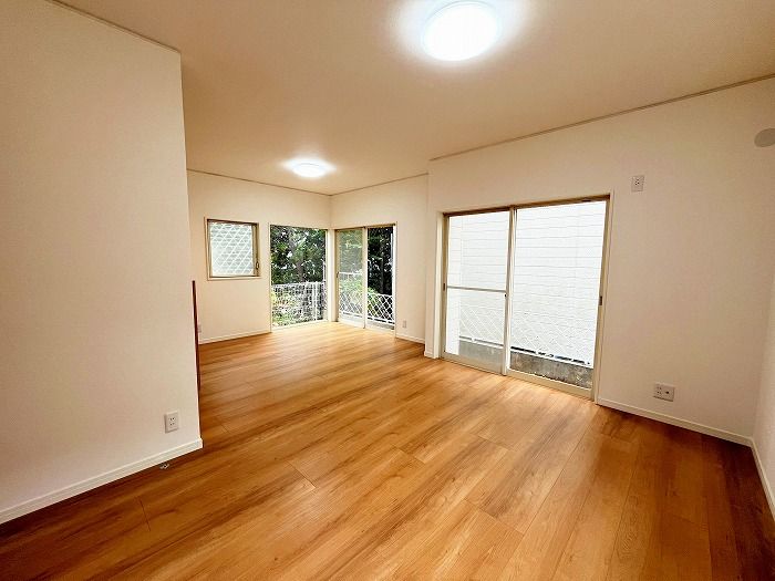 Renovated 4LDK House for Sale in Takarazuka, Hyogo - Thumbnail 2