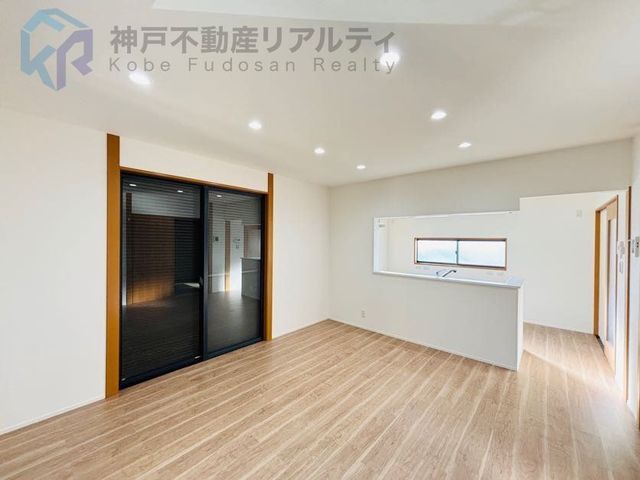 Renovated 4SLDK Corner Lot House in Kobe Nishi Ward - Thumbnail 2