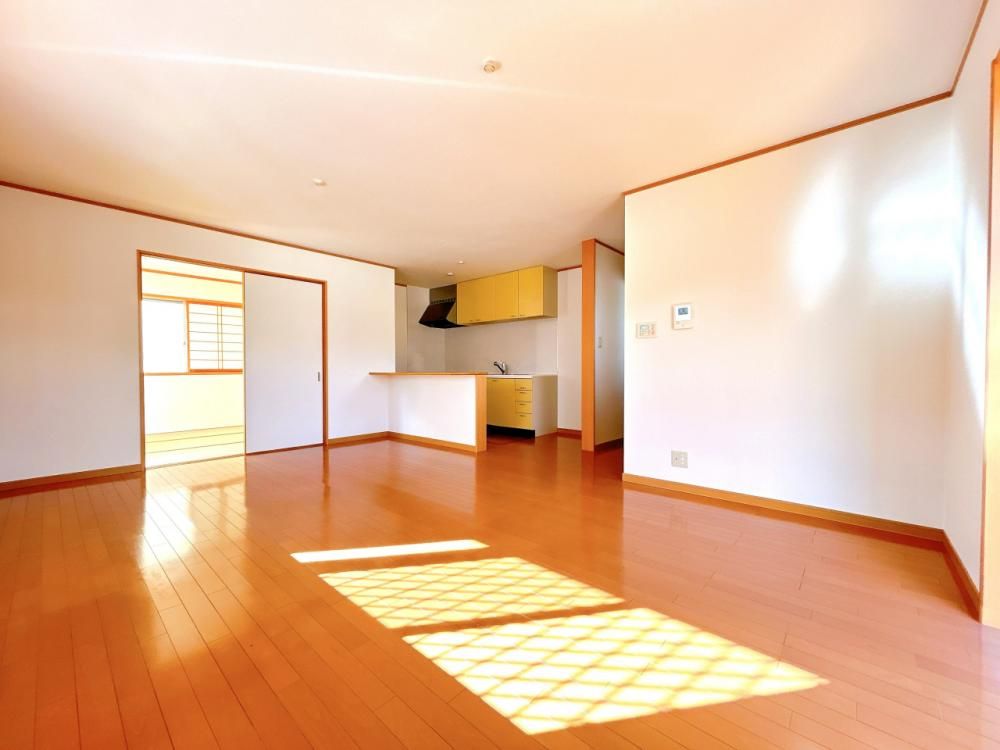Renovated 4LDK House in Suma, Kobe with 2-Car Garage & Warranty - Thumbnail 4