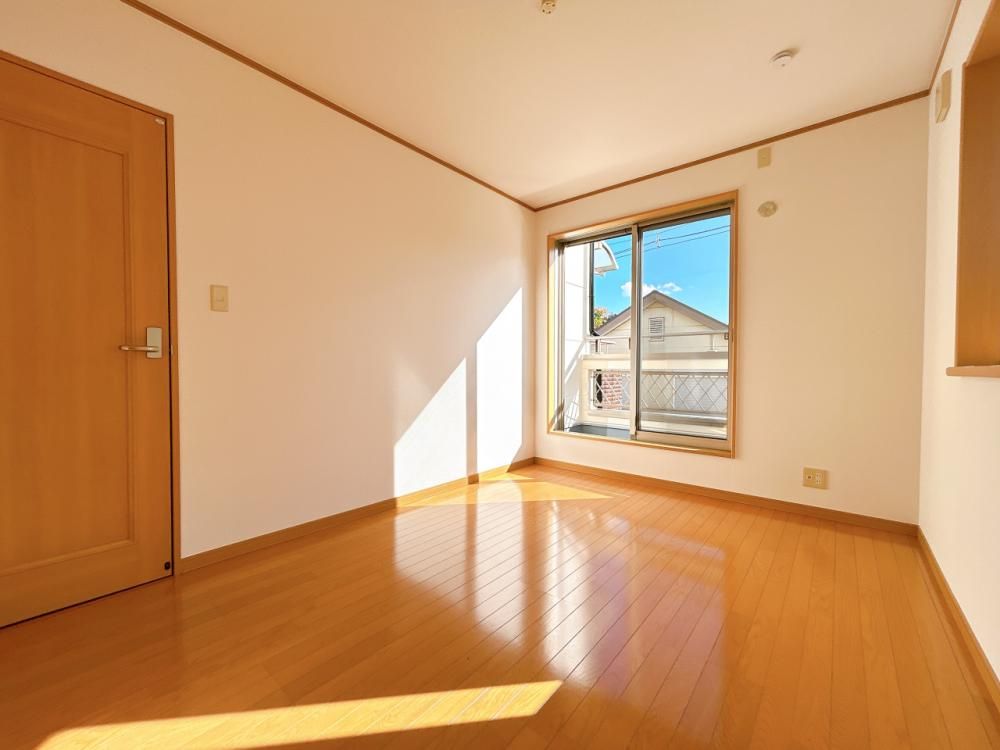 Renovated 4LDK House in Suma, Kobe with 2-Car Garage & Warranty - Thumbnail 2