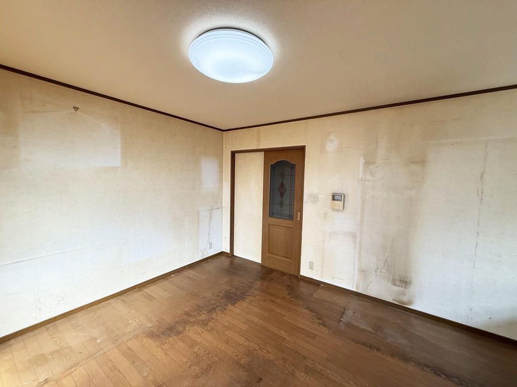 4LDK Detached House for Sale near Shonai Station, Toyonaka - Thumbnail 3