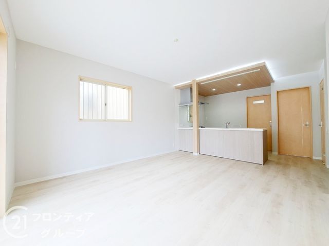 4LDK House for Sale in Yao City, Osaka Near Kawachi-Yamamoto Station - Thumbnail 2