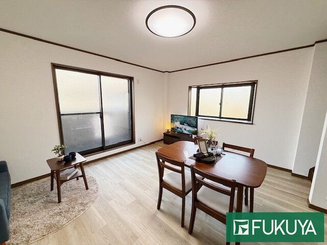 Renovated 5LDK House for Sale in Osaka's Kita Ward - Thumbnail 3