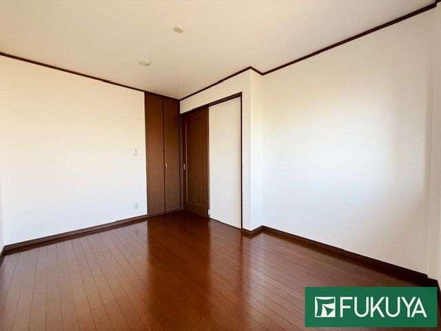 Renovated 5LDK House for Sale in Osaka's Kita Ward - Thumbnail 4