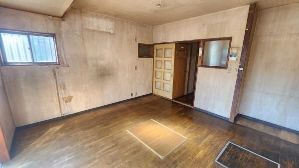 4LDK Detached House for Sale in Higashiosaka, Osaka - Thumbnail 3