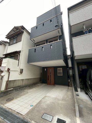 4LDK Renovated House for Sale in Toyonaka, Osaka - 97m2 - Thumbnail 2