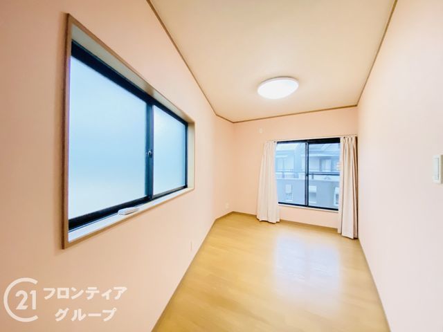 4LDK House for Sale in Kadoma, Osaka Prefecture - Thumbnail 2