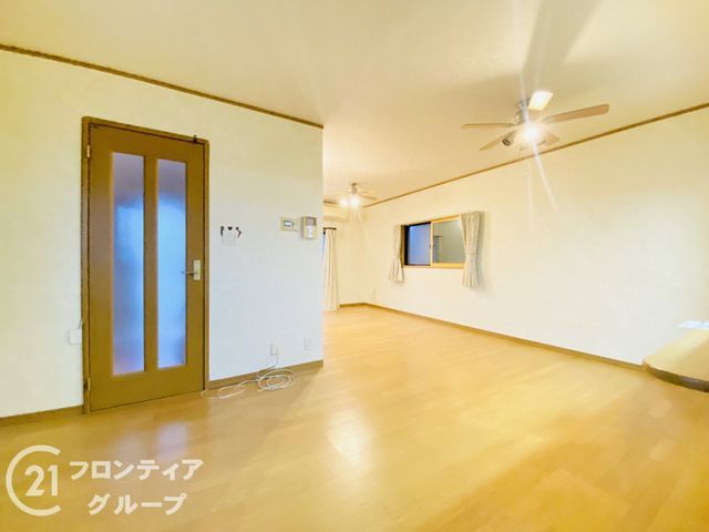 4LDK House for Sale in Kadoma, Osaka Prefecture - Thumbnail 3