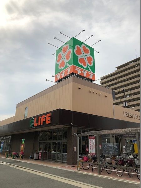 3-Story 4LDK House with Parking in Osaka Tsurumi Ward - Thumbnail 3