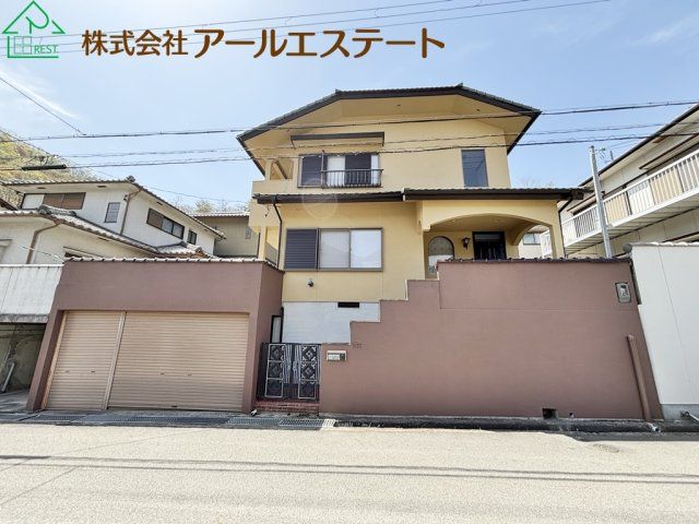 4LDK Detached House with Renovated Kitchen & Bathroom in Himeji - Thumbnail 2
