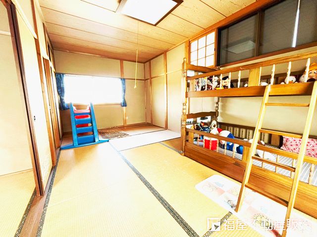 4LDK House for Sale in Himeji with Large Land and Parking - Thumbnail 4