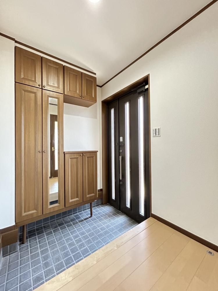 Renovated 4LDK House in Kobe Kita Ward with Garage - Thumbnail 2