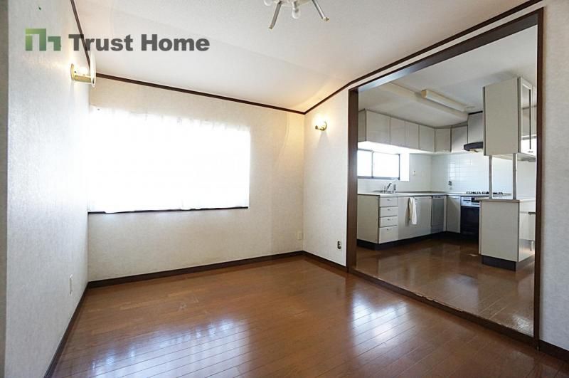 4LDK House for Sale in Kobe's Tarumi Ward with 2 Car Parks - Thumbnail 3