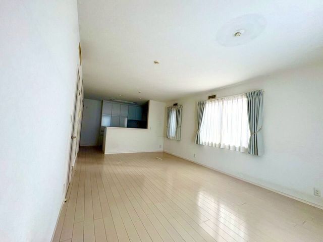 5LDK Detached House for Sale in Sakai, Osaka - Near Hamadera Koen Station - Thumbnail 2