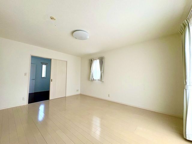 5LDK Detached House for Sale in Sakai, Osaka - Near Hamadera Koen Station - Thumbnail 4