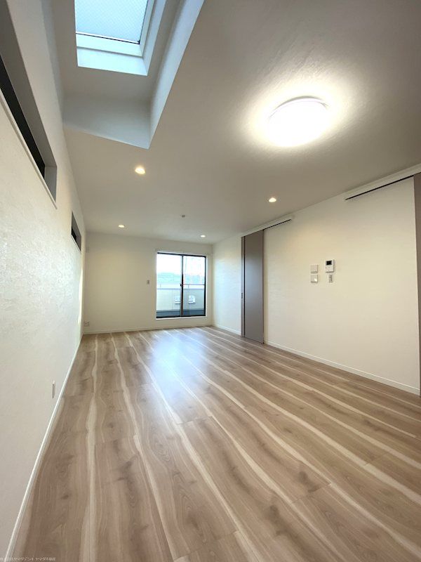 Modern 2SLDK House with Underfloor Heating & Sauna in Settsu, Osaka - Thumbnail 3