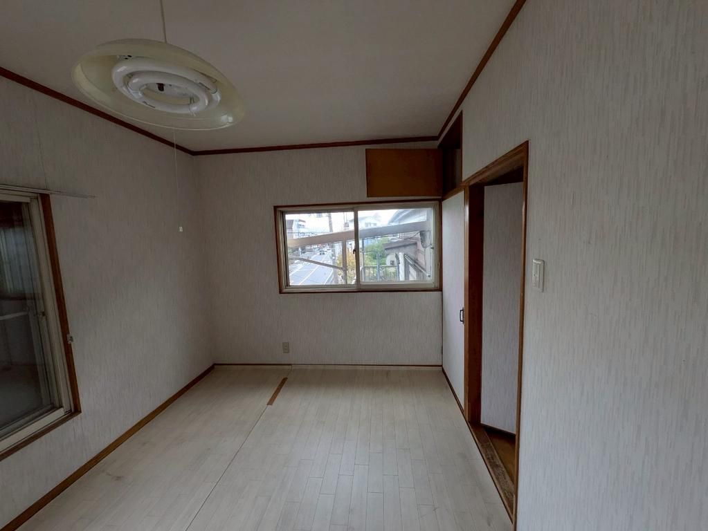 4DK Detached House for Sale in Katano City, Osaka - Thumbnail 2