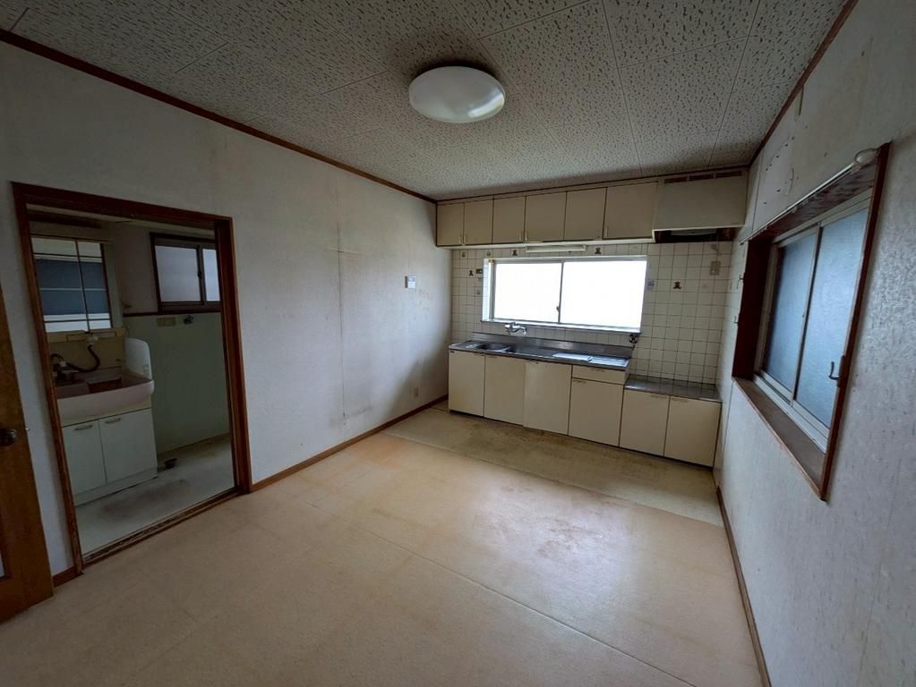 4DK Detached House for Sale in Katano City, Osaka - Thumbnail 3