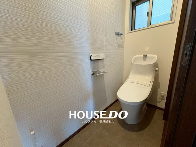 4LDK Corner Lot House with Mountain Views in Osaka Tsurumi - Thumbnail 4