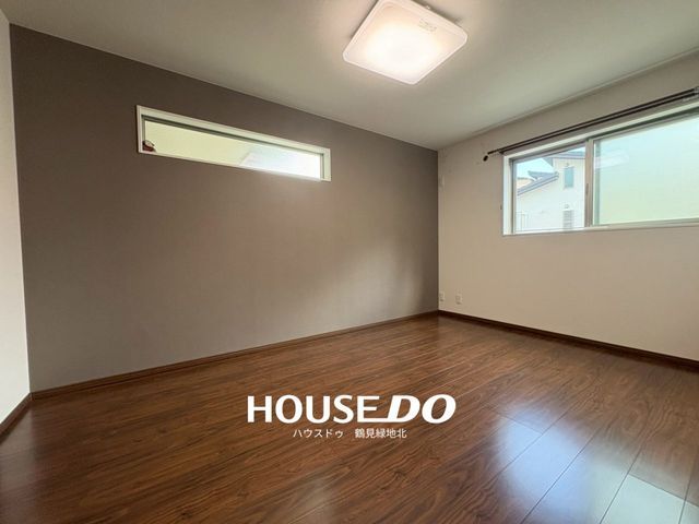 4LDK Corner Lot House with Mountain Views in Osaka Tsurumi - Thumbnail 2