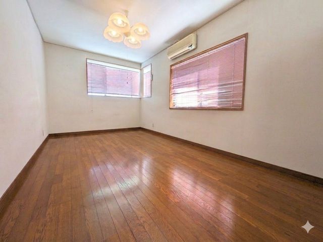 4LDK Wooden House for Sale in Kishiwada, Osaka - Bright & Spacious - Thumbnail 3