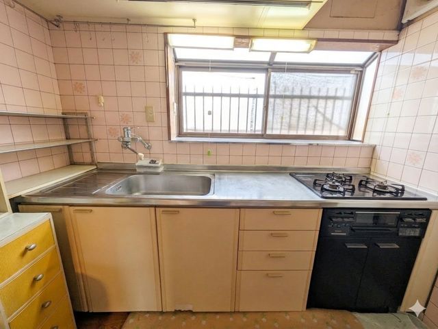 4LDK Wooden House for Sale in Kishiwada, Osaka - Bright & Spacious - Thumbnail 4