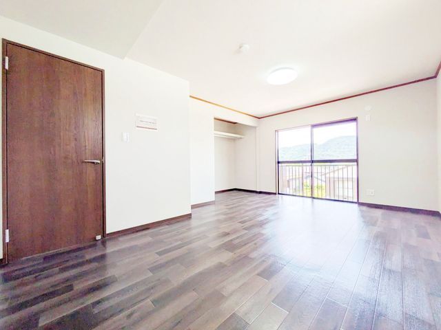 Renovated 4LDK House with Parking in Shimonoseki, Yamaguchi - Thumbnail 3