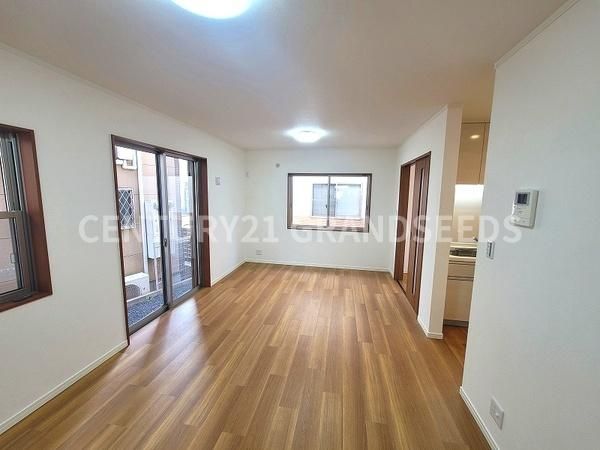 3LDK Renovated House for Sale in Takatsuki, Osaka - Thumbnail 3