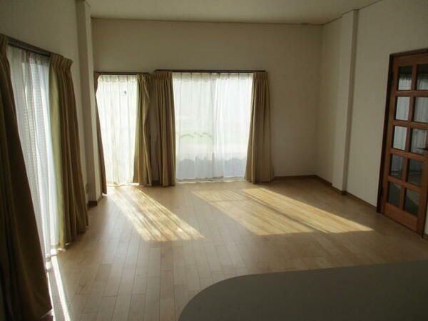 5LDK Rental House in Mimata-cho, Miyazaki - 67.5 sqm - Thumbnail 4