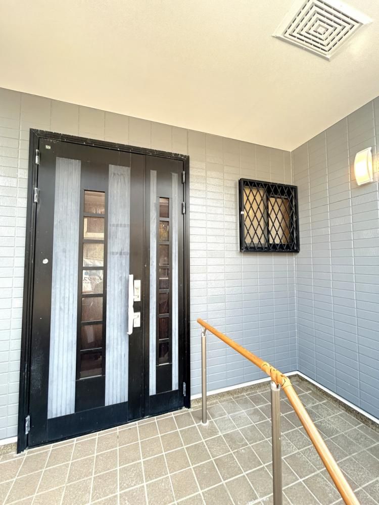 Renovated 4LDK House in Yokkaichi with Garden and Parking - Thumbnail 3